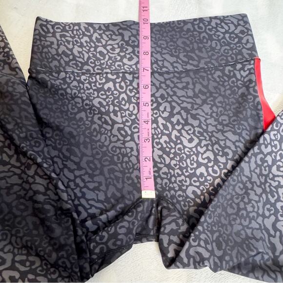 All Access Audio Leggings in Snow Leopard Print Size Small - Picture 8 of 11